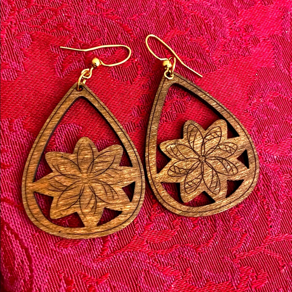 5/$10❤️❤️❤️NEW Lightweight Wood Floral Teardrop Handmade Earrings